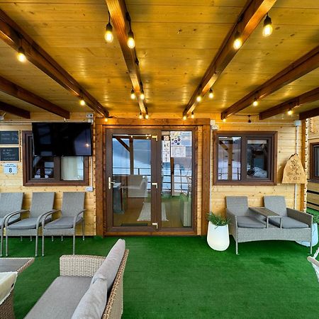 Holiday Bicaz Bungalows On The Lake Bagian luar foto