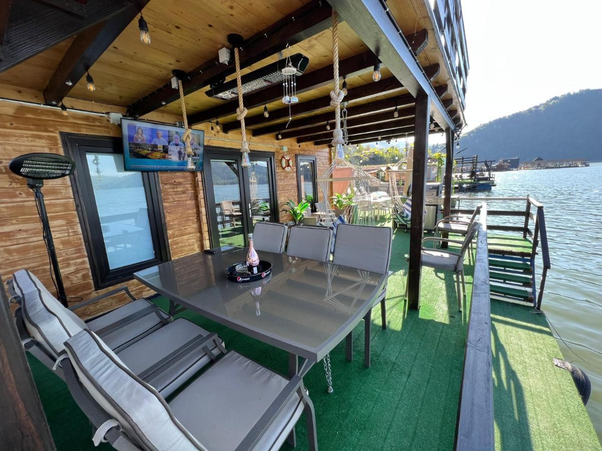 Holiday Bicaz Bungalows On The Lake Bagian luar foto
