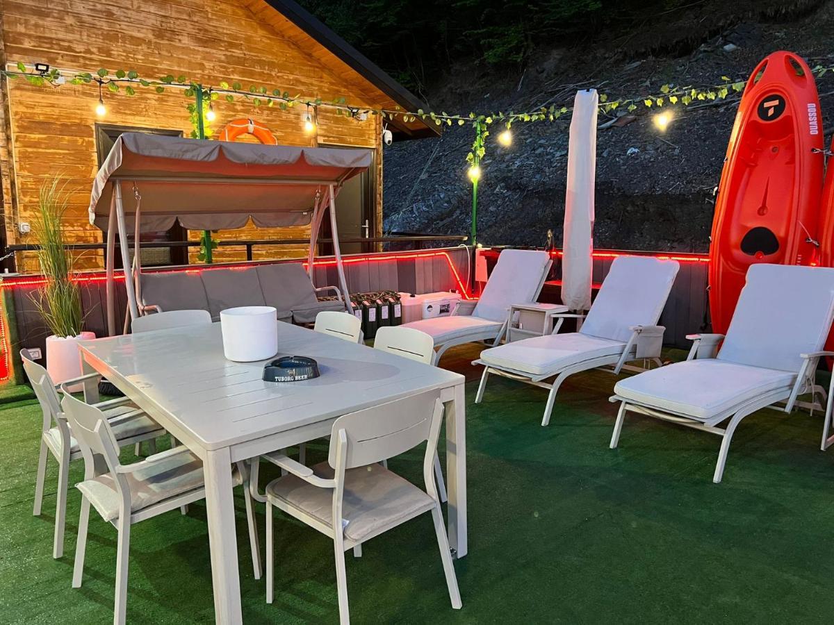 Holiday Bicaz Bungalows On The Lake Bagian luar foto