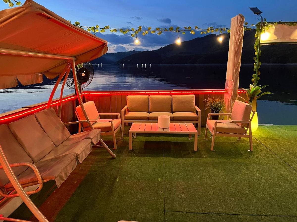 Holiday Bicaz Bungalows On The Lake Bagian luar foto