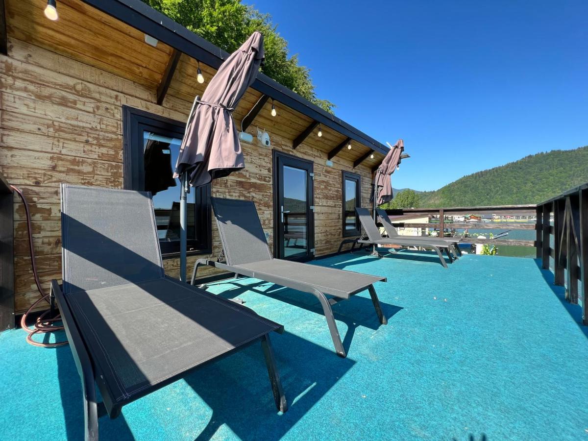 Holiday Bicaz Bungalows On The Lake Bagian luar foto
