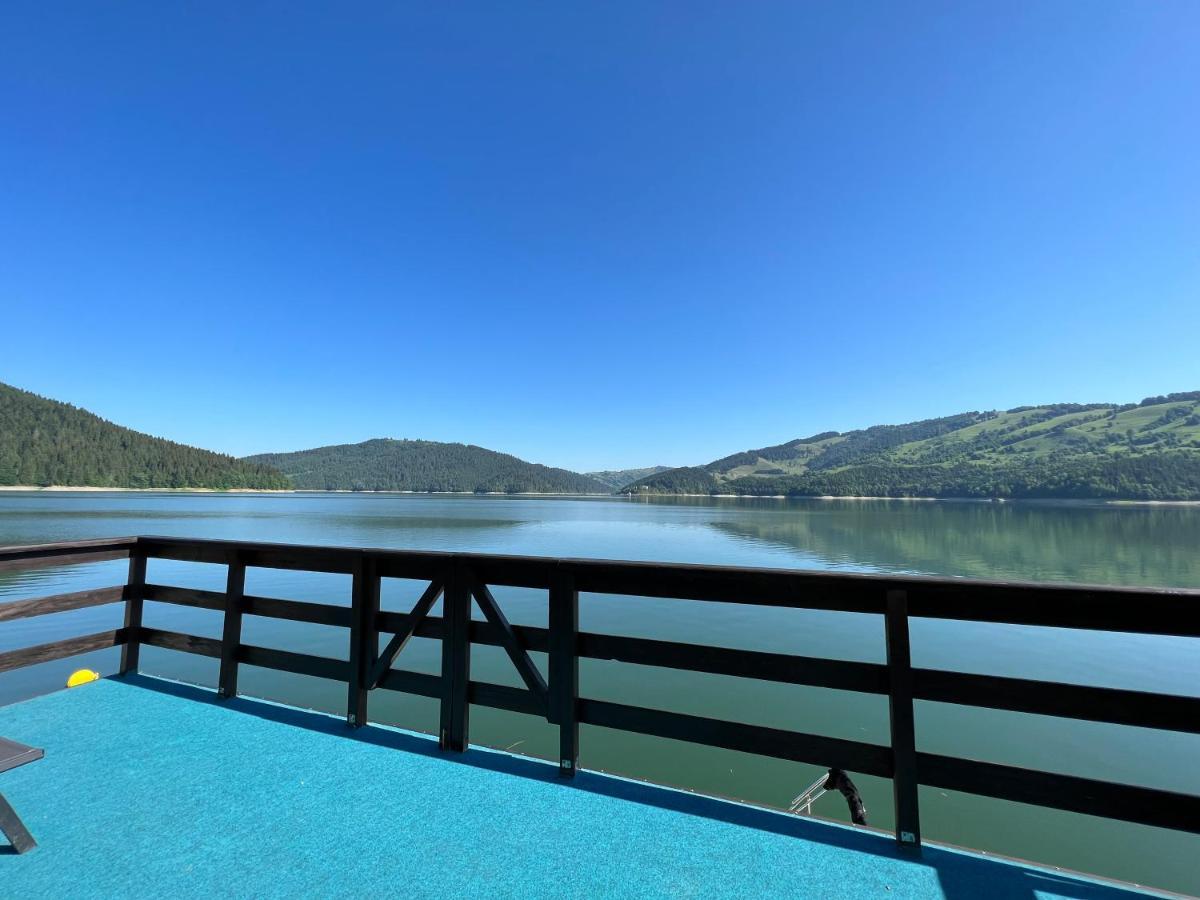 Holiday Bicaz Bungalows On The Lake Bagian luar foto