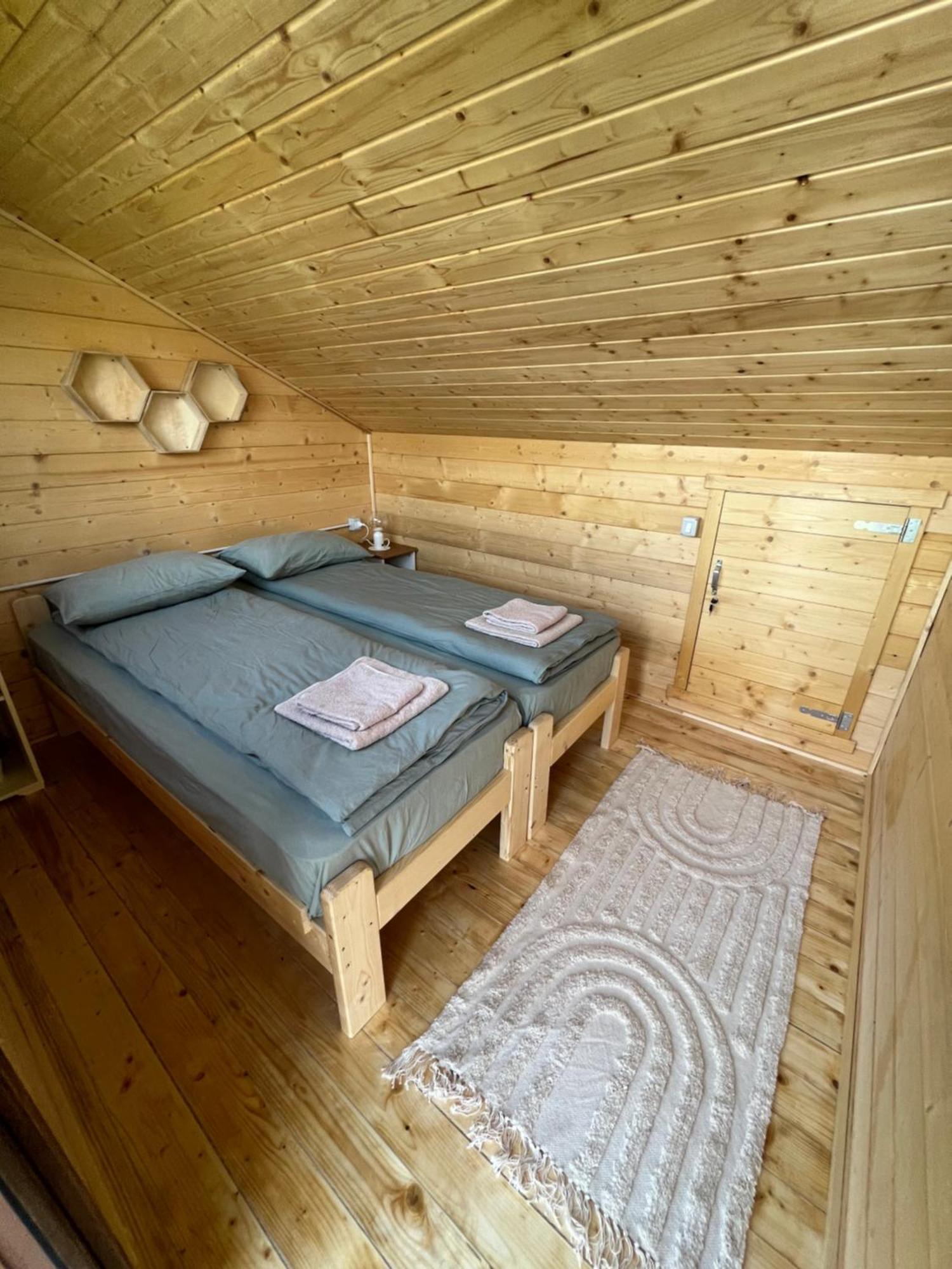 Holiday Bicaz Bungalows On The Lake Bagian luar foto