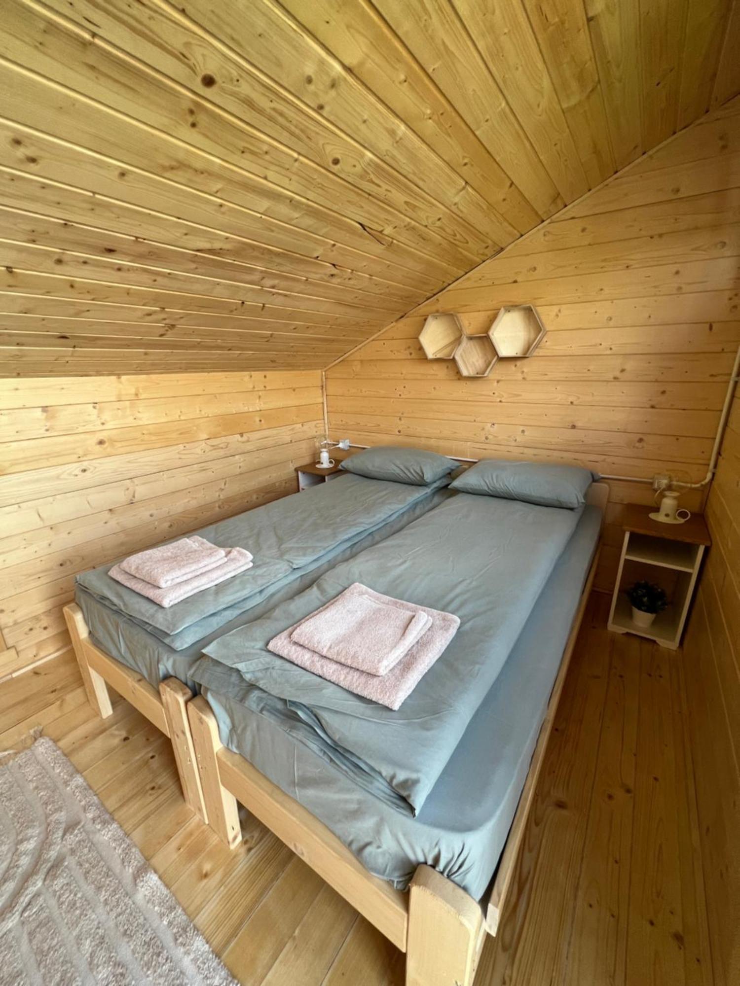 Holiday Bicaz Bungalows On The Lake Bagian luar foto