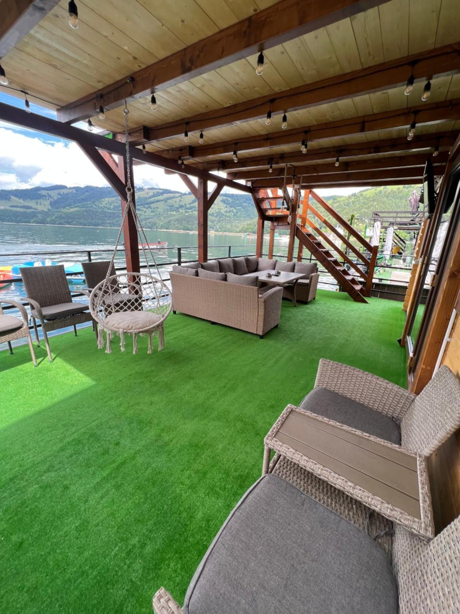 Holiday Bicaz Bungalows On The Lake Bagian luar foto