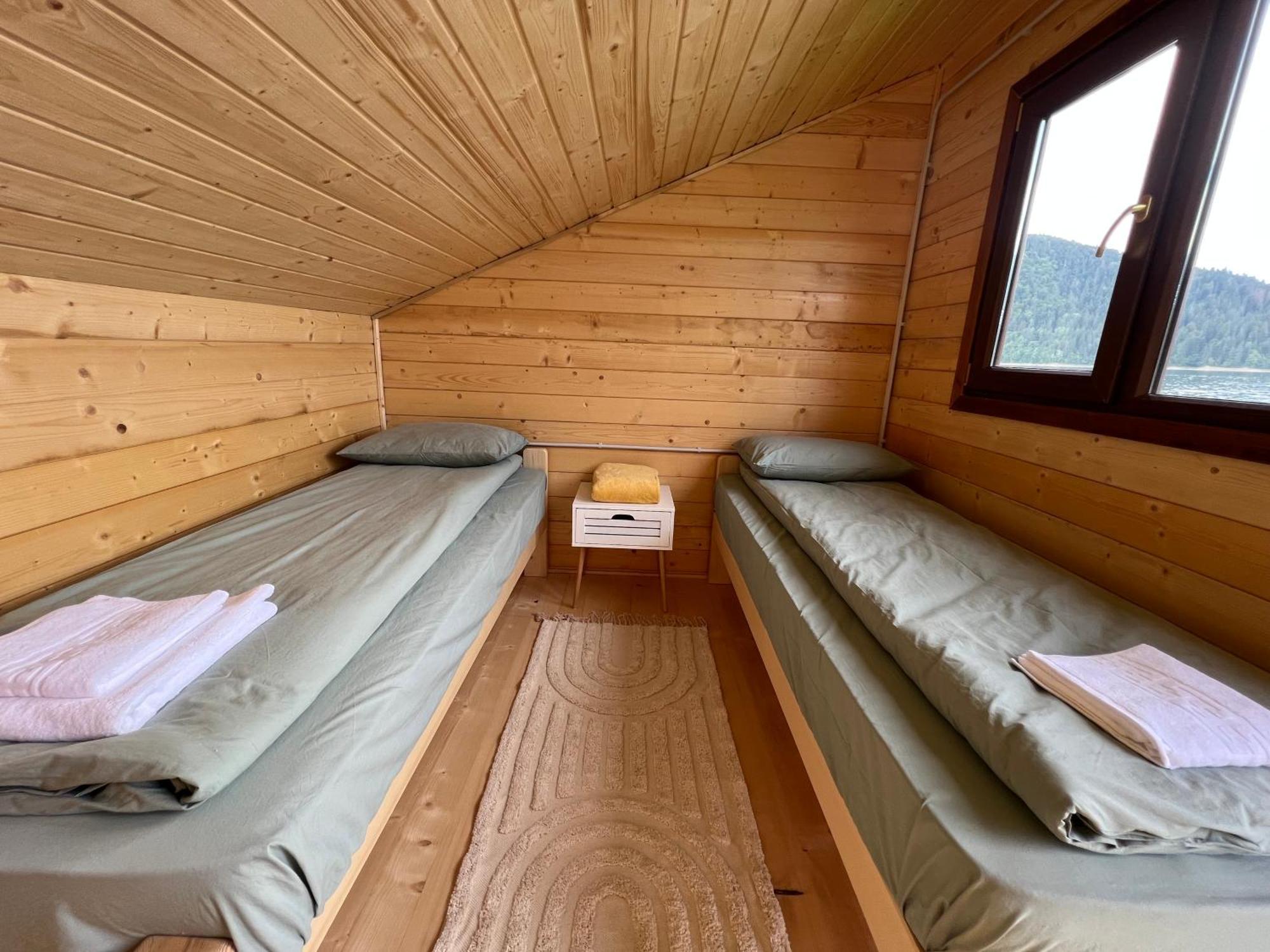 Holiday Bicaz Bungalows On The Lake Bagian luar foto