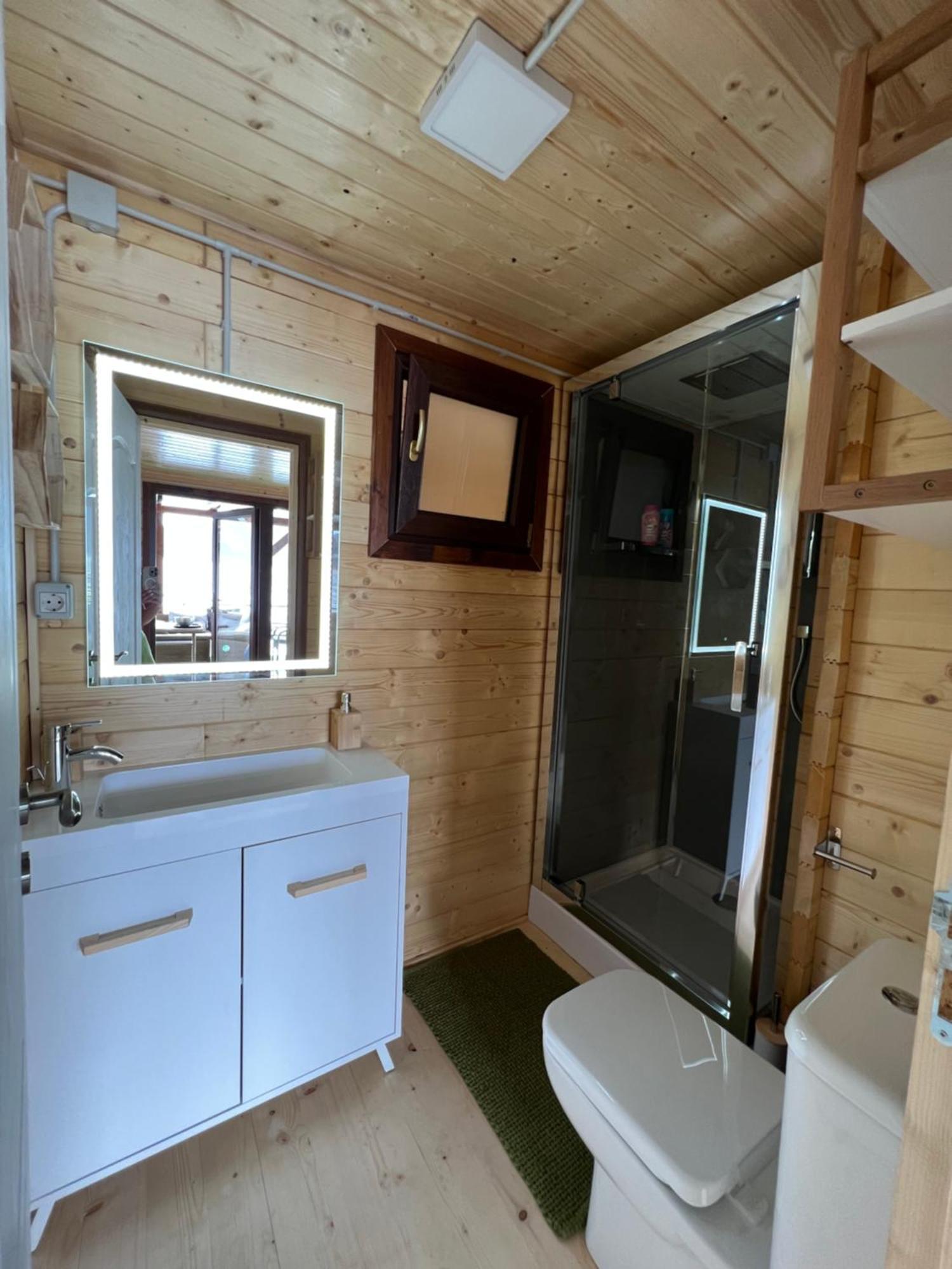 Holiday Bicaz Bungalows On The Lake Bagian luar foto