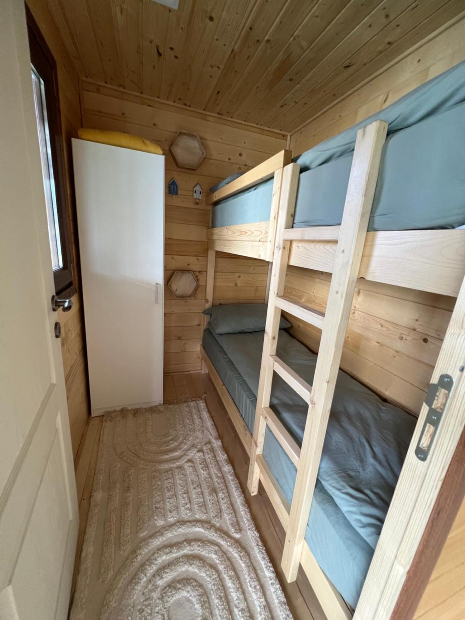Holiday Bicaz Bungalows On The Lake Bagian luar foto