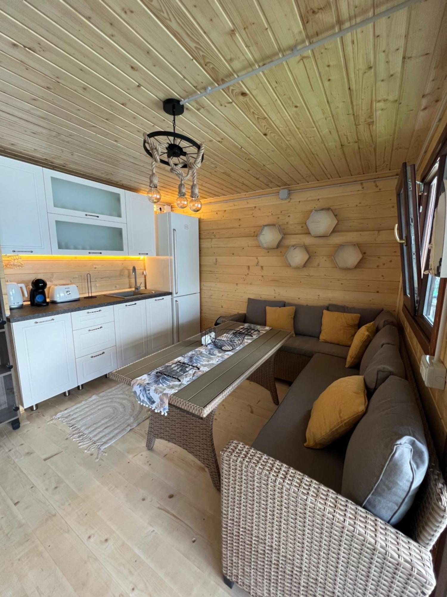 Holiday Bicaz Bungalows On The Lake Bagian luar foto