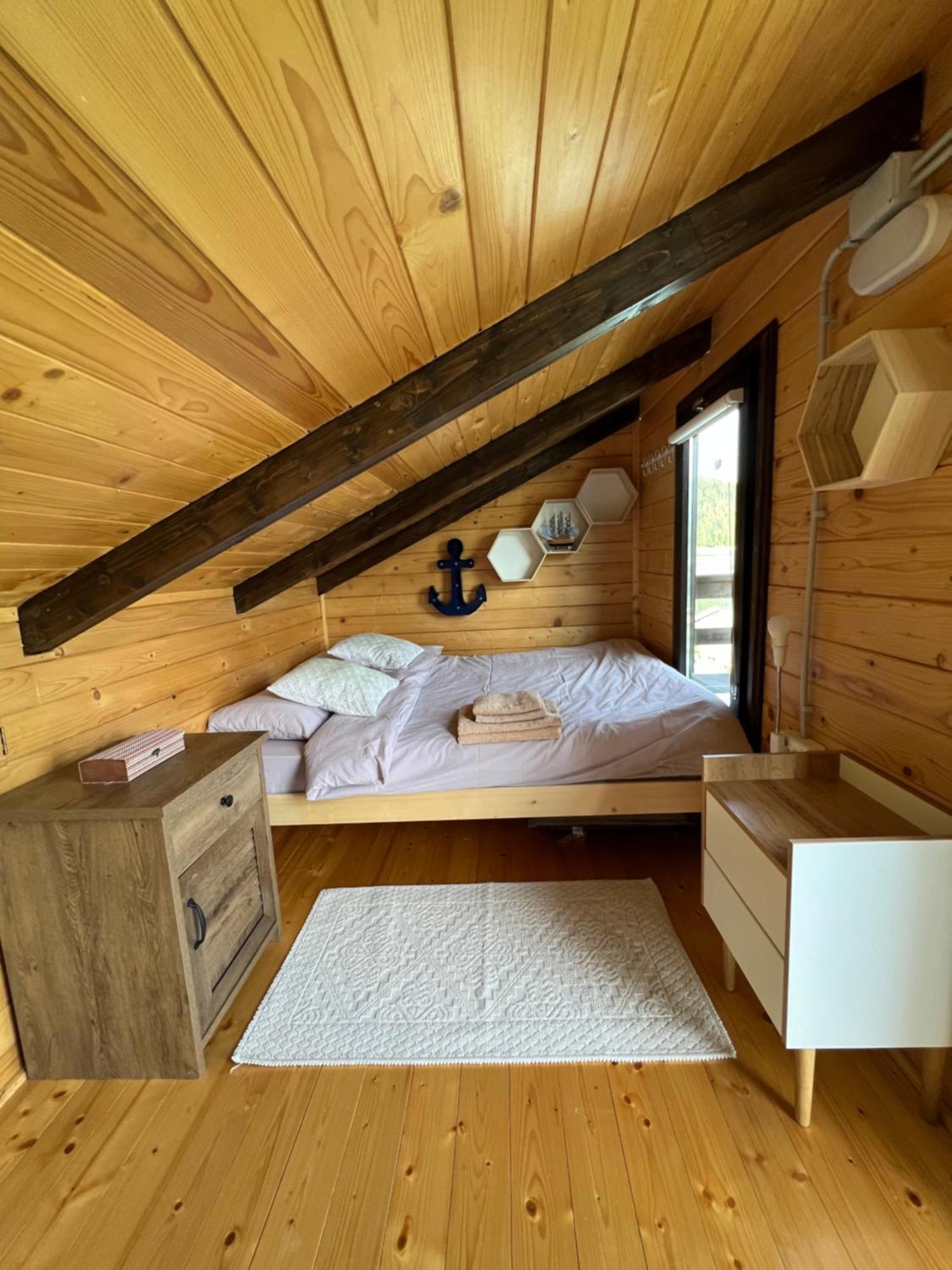 Holiday Bicaz Bungalows On The Lake Bagian luar foto