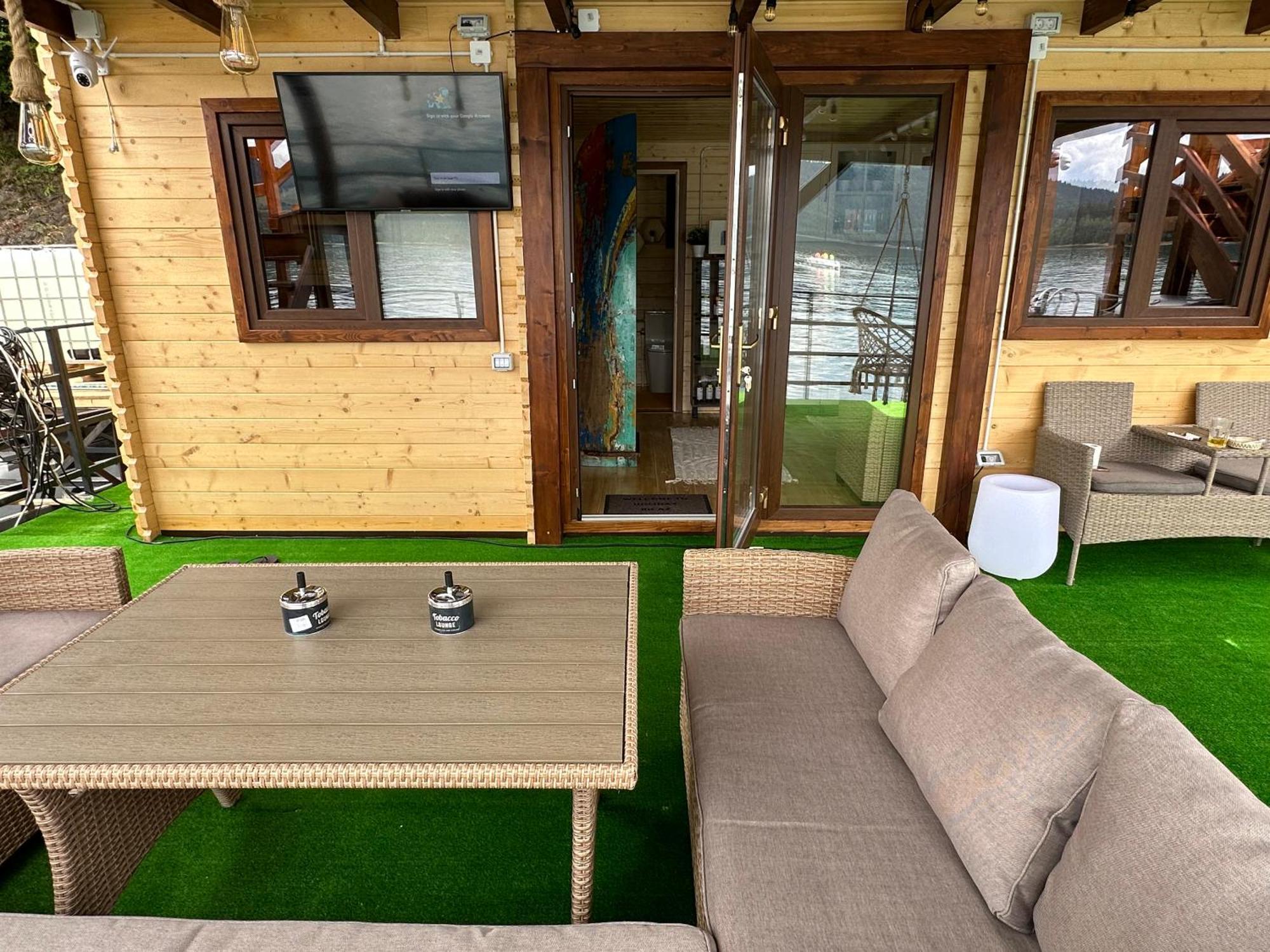 Holiday Bicaz Bungalows On The Lake Bagian luar foto