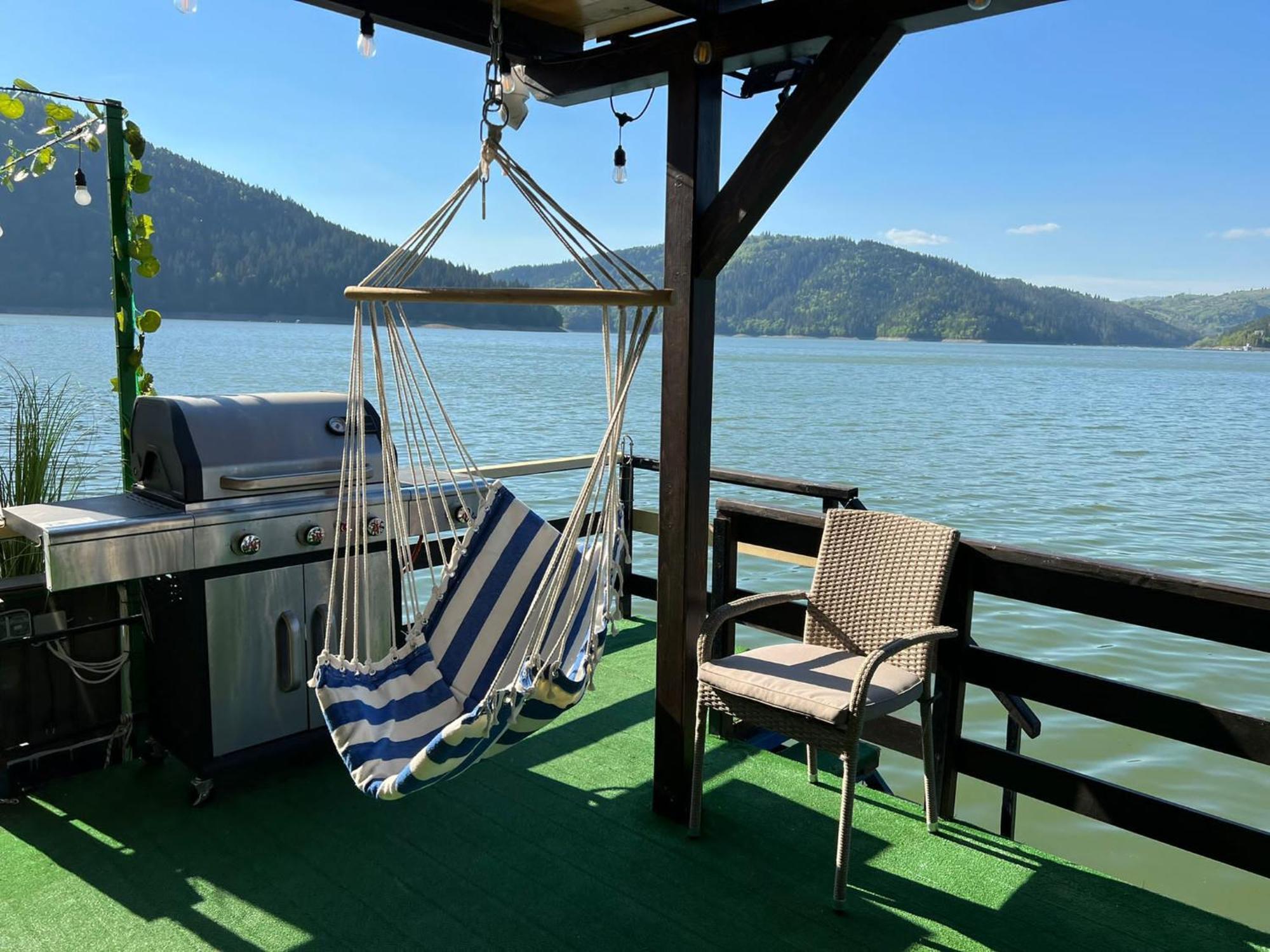 Holiday Bicaz Bungalows On The Lake Bagian luar foto