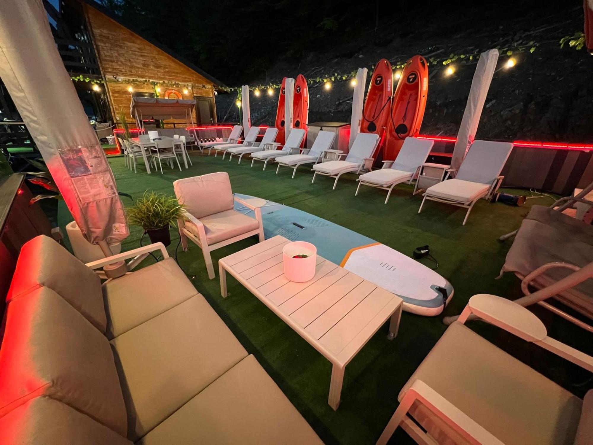 Holiday Bicaz Bungalows On The Lake Bagian luar foto