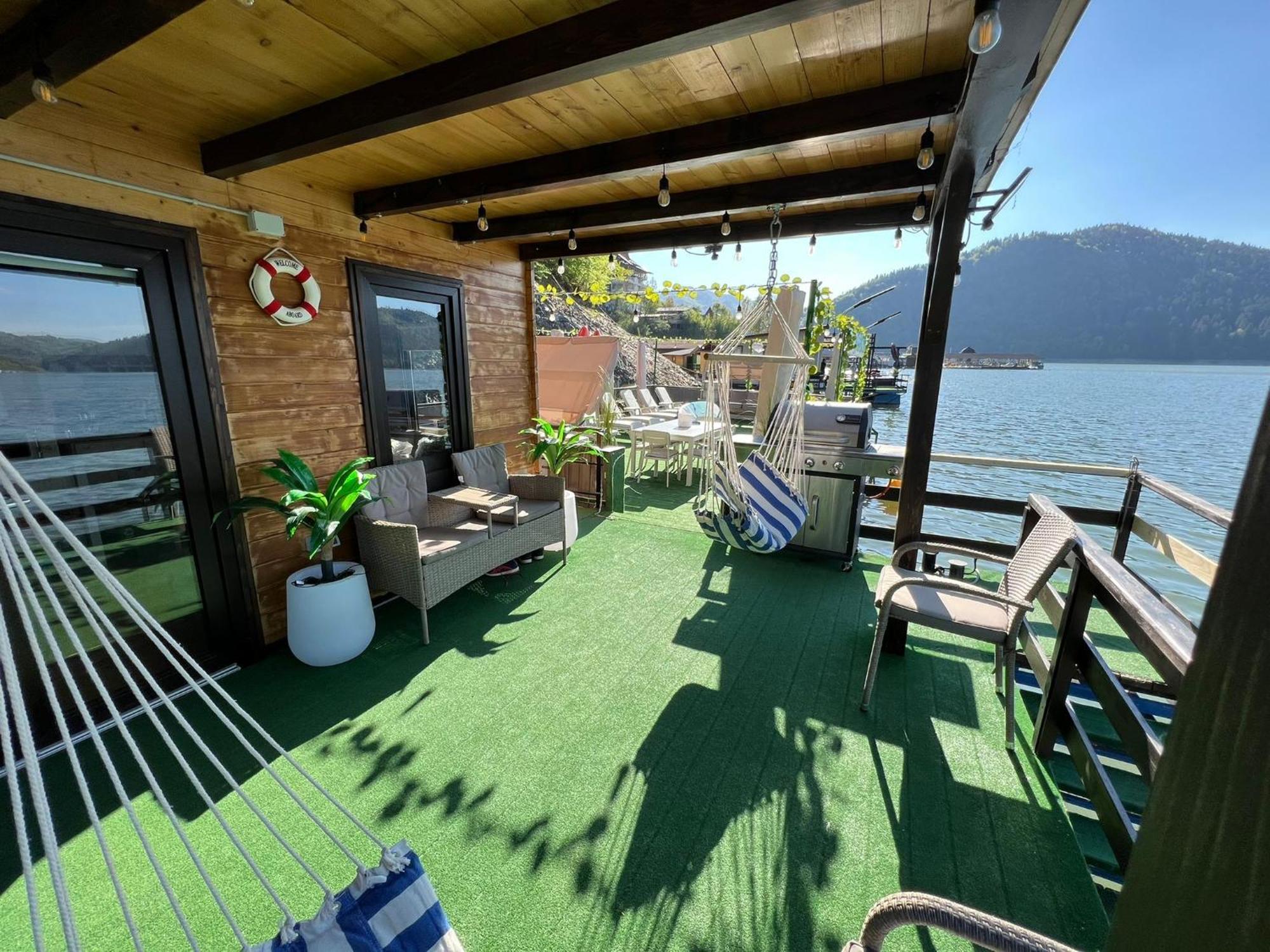 Holiday Bicaz Bungalows On The Lake Bagian luar foto