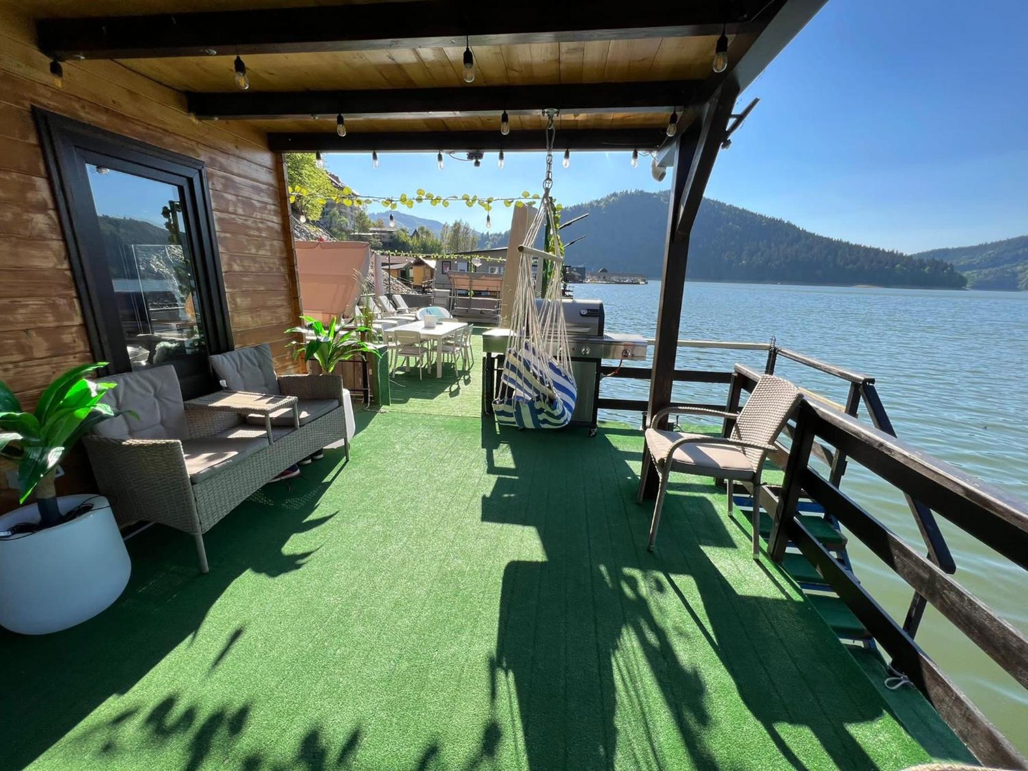 Holiday Bicaz Bungalows On The Lake Bagian luar foto