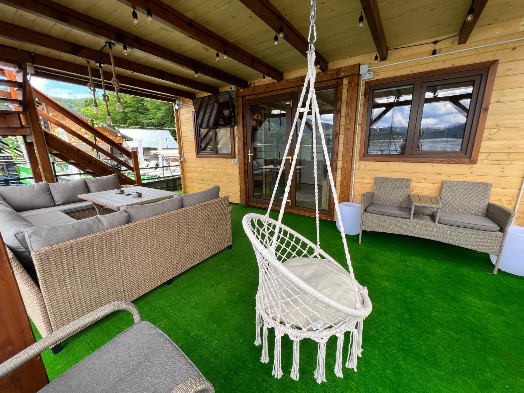 Holiday Bicaz Bungalows On The Lake Bagian luar foto