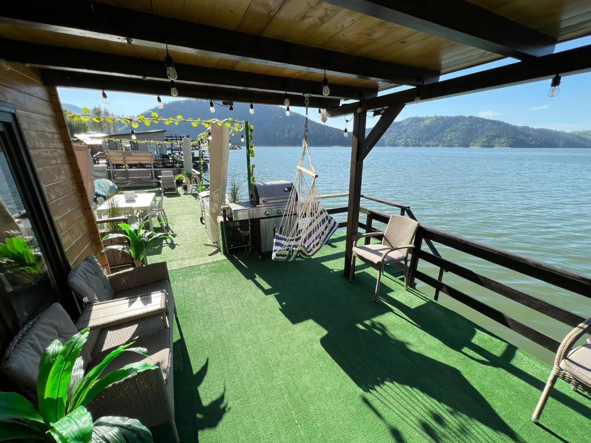 Holiday Bicaz Bungalows On The Lake Bagian luar foto