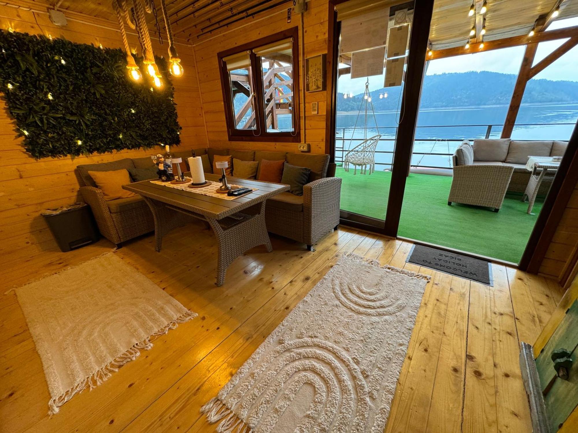 Holiday Bicaz Bungalows On The Lake Bagian luar foto