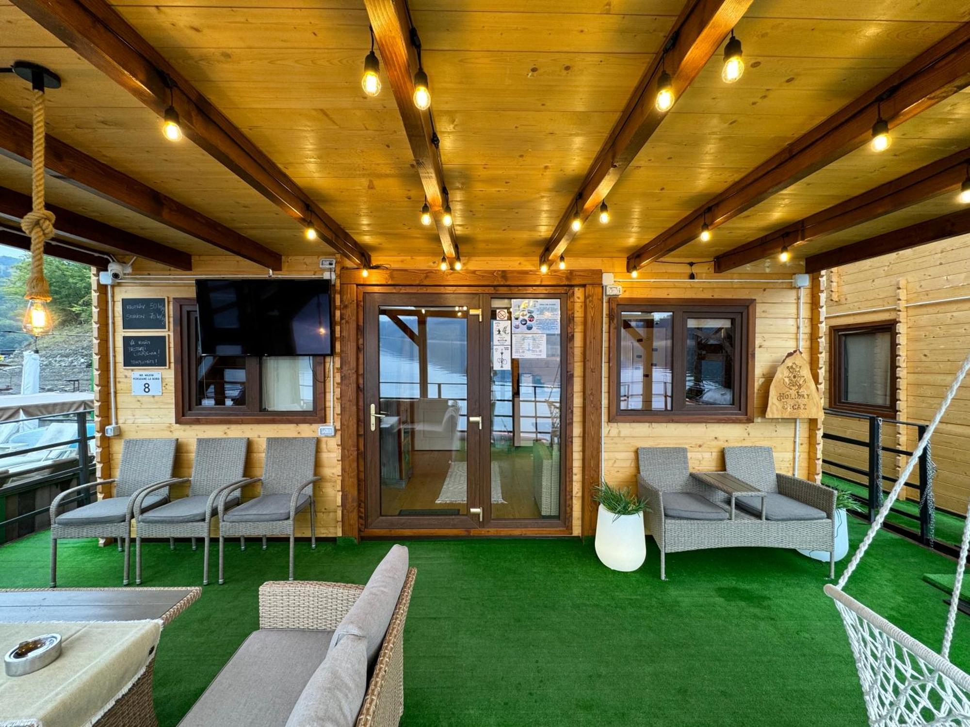 Holiday Bicaz Bungalows On The Lake Bagian luar foto