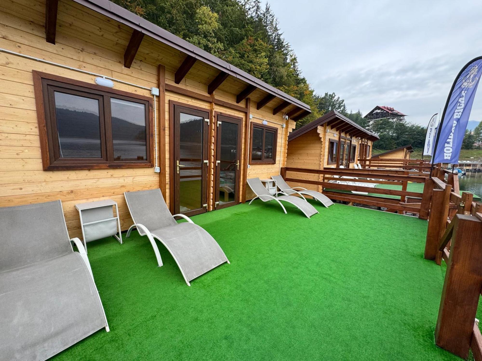 Holiday Bicaz Bungalows On The Lake Bagian luar foto