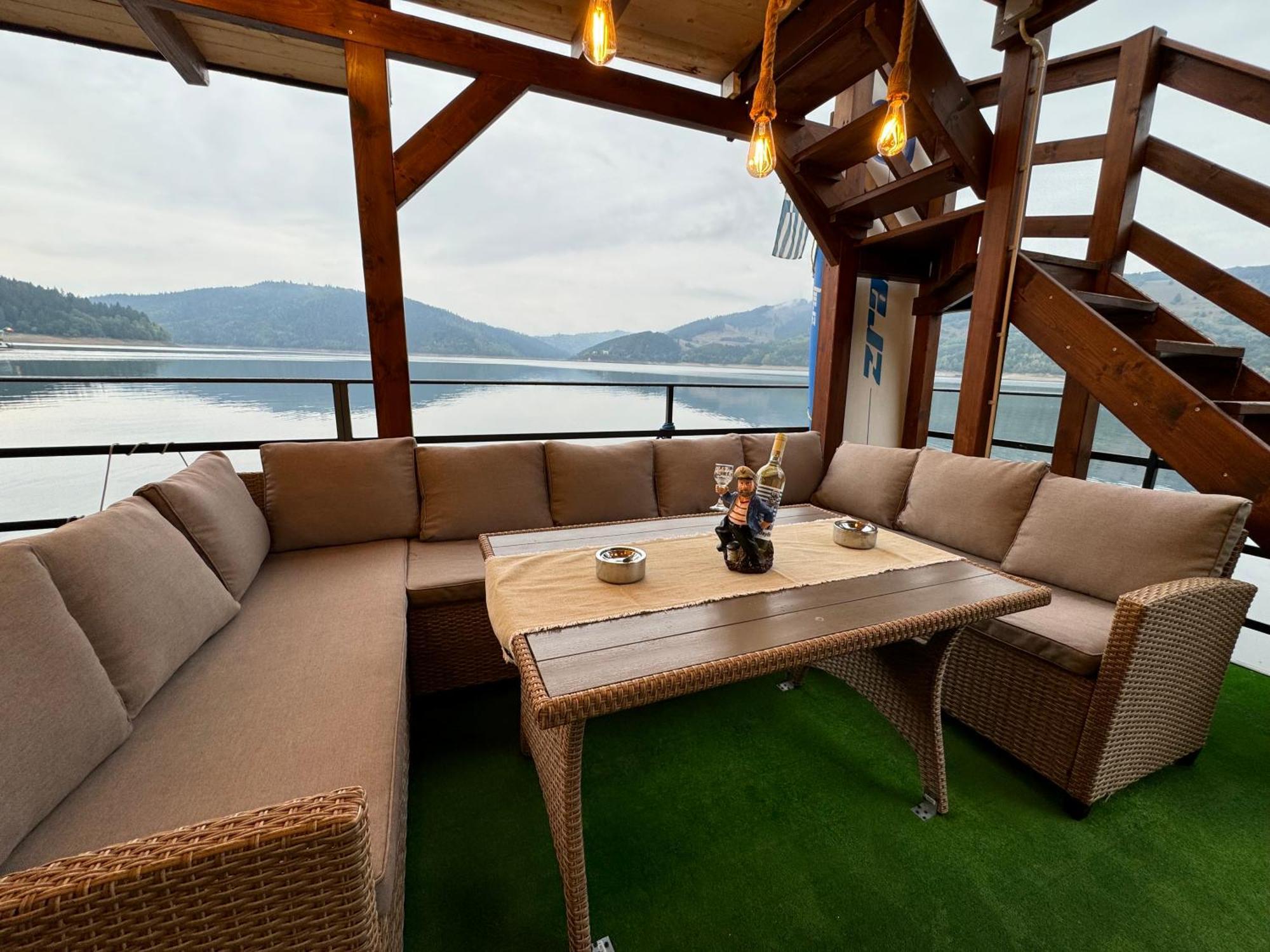Holiday Bicaz Bungalows On The Lake Bagian luar foto