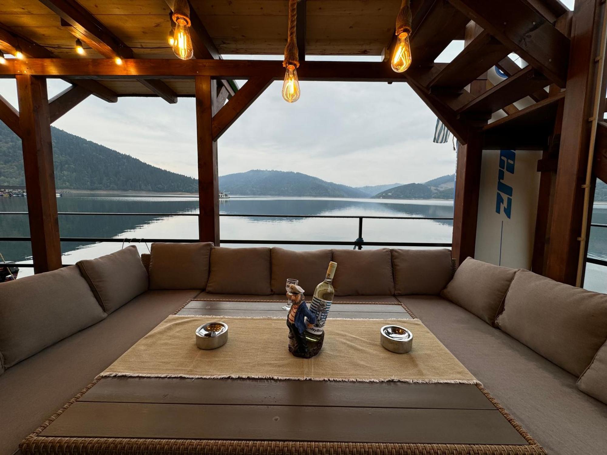 Holiday Bicaz Bungalows On The Lake Bagian luar foto