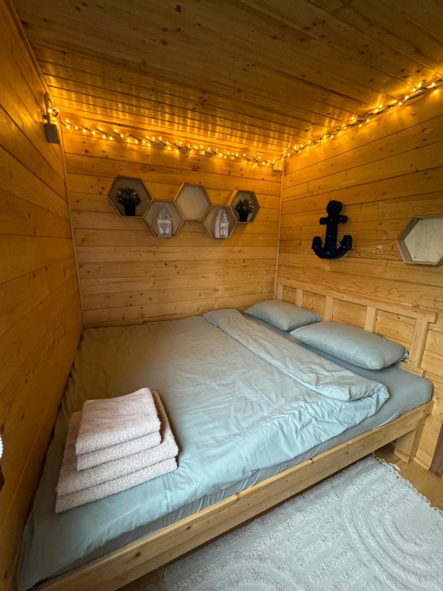 Holiday Bicaz Bungalows On The Lake Bagian luar foto
