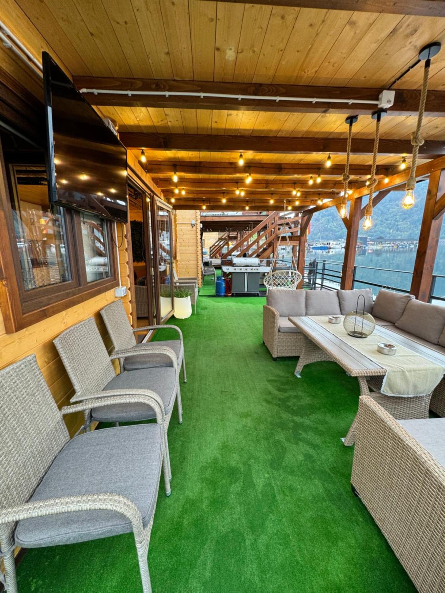 Holiday Bicaz Bungalows On The Lake Bagian luar foto