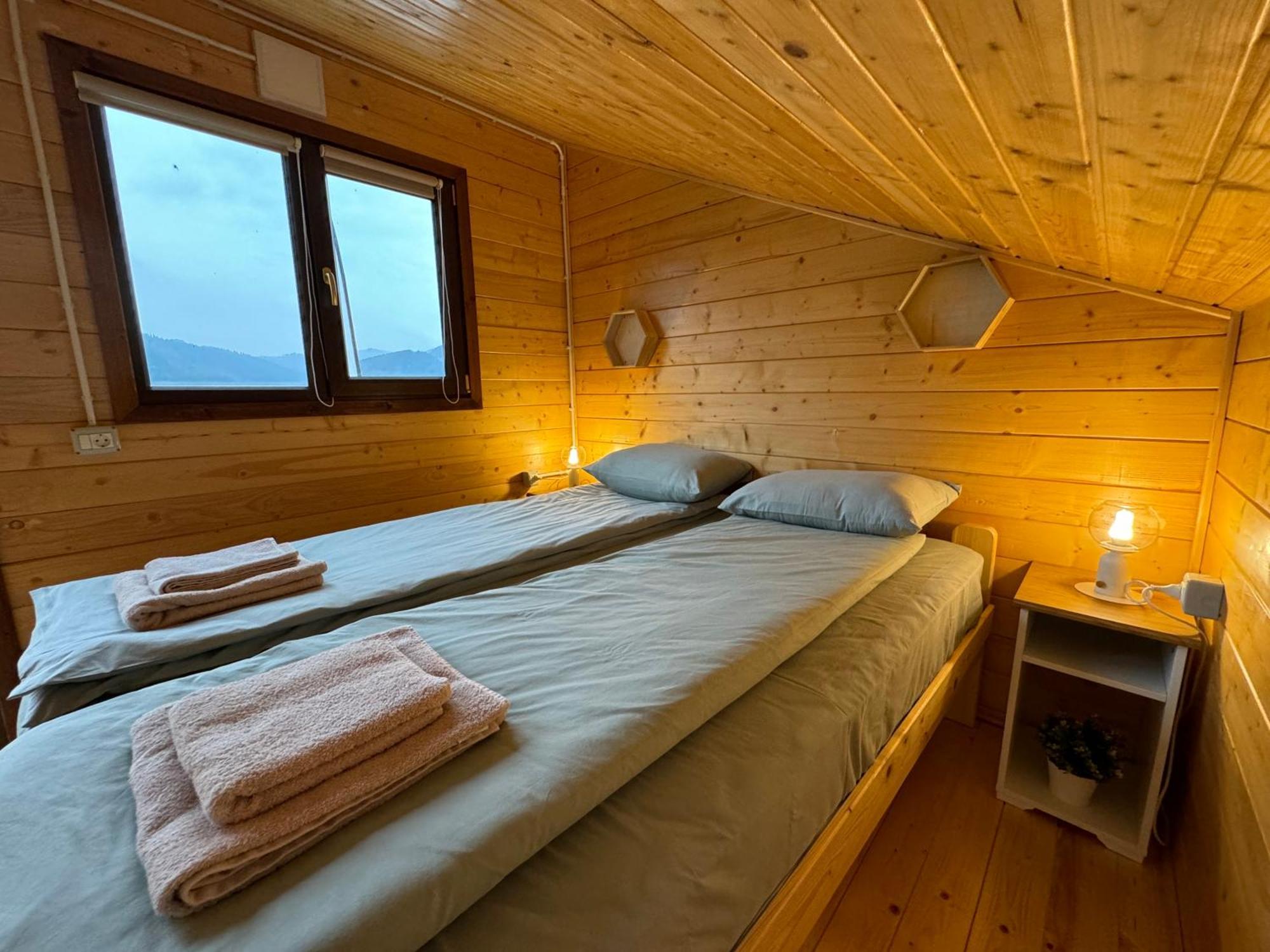 Holiday Bicaz Bungalows On The Lake Bagian luar foto